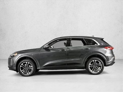 Certified 2025 Audi Q5 Premium w/ Convenience Package image 9