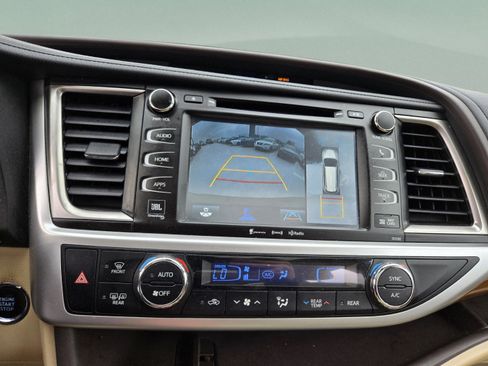 Used 2017 Toyota Highlander Limited Platinum AWD/4WD image 15