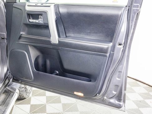 Used 2015 Toyota 4Runner SR5 image 44