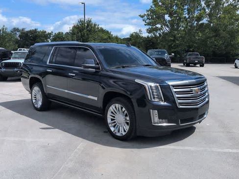 Used 2019 Cadillac Escalade ESV Platinum AWD/4WD image 2