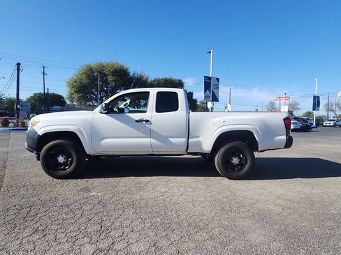 Used 2019 Toyota Tacoma SR image 6