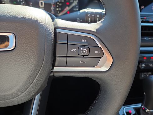 Used 2026 Jeep Compass Latitude AWD/4WD image 12