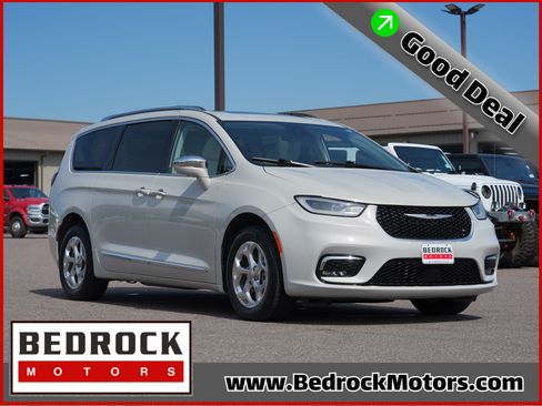 Used 2021 Chrysler Pacifica Limited AWD/4WD image 1