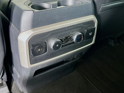 Used 2024 Ford Expedition Max XLT image 27