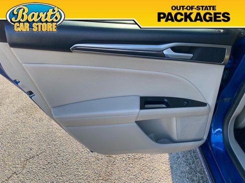 Used 2017 Ford Fusion SE w/ Fusion SE Technology Package image 17