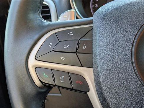 Used 2016 Jeep Grand Cherokee Laredo image 13