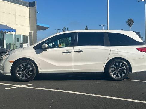 Used 2024 Honda Odyssey EX-L image 2