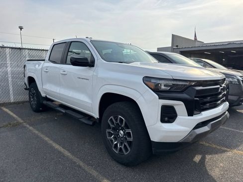 Used 2024 Chevrolet Colorado Z71 w/ Z71 Convenience Package 2 AWD/4WD image 3