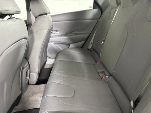 Used 2025 Hyundai Elantra SE FWD image 23