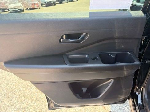 Used 2024 Nissan Pathfinder SV FWD image 14