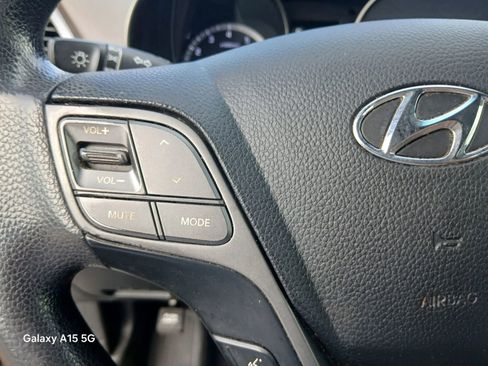 Used 2017 Hyundai Santa Fe SE AWD/4WD image 18