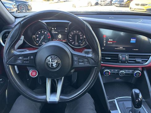 Used 2018 Alfa Romeo Giulia Quadrifoglio w/ Driver Assist Dynamic Package image 11