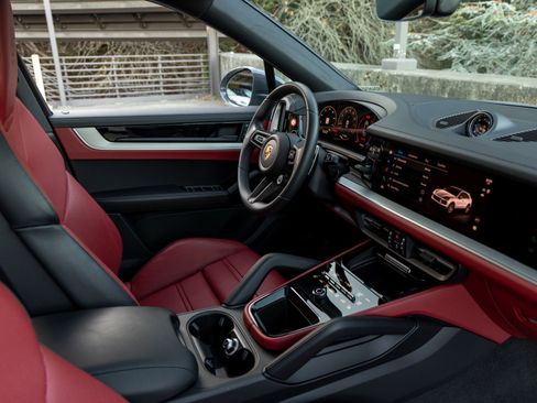Certified 2025 Porsche Cayenne S image 51