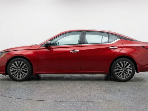 Used 2025 Nissan Altima 2.5 SV image 5