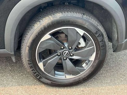 Used 2025 Nissan Rogue SV AWD/4WD image 15