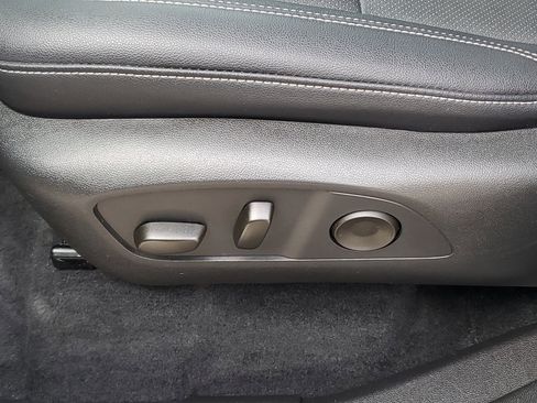 Used 2025 Chevrolet Traverse LT image 27