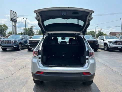 Used 2025 Jeep Compass Limited AWD/4WD image 9