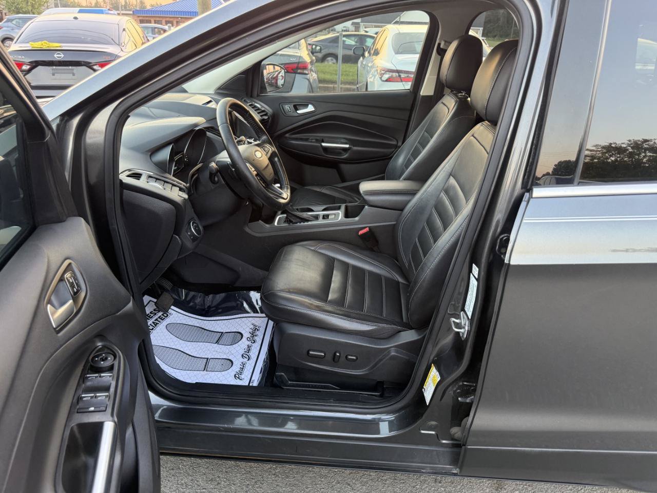 Used 2017 Ford Escape Titanium FWD image 8