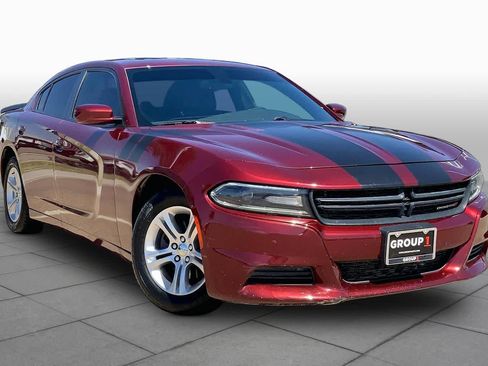 Used 2020 Dodge Charger SXT w/ Leather Interior Group RWD image 3