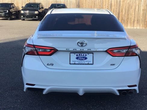 Used 2018 Toyota Camry SE image 6