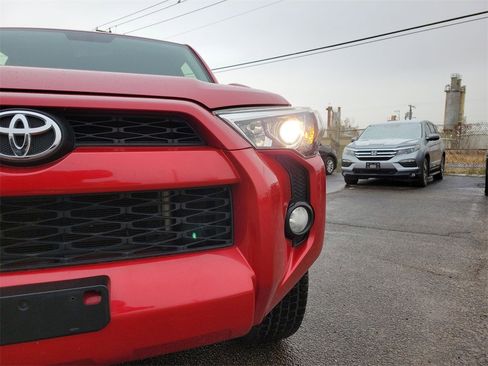 Used 2019 Toyota 4Runner SR5 image 10