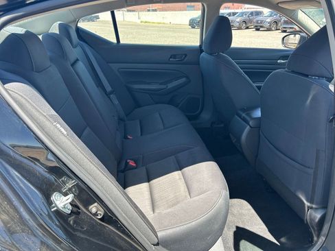 Used 2024 Nissan Altima 2.5 SV FWD image 11