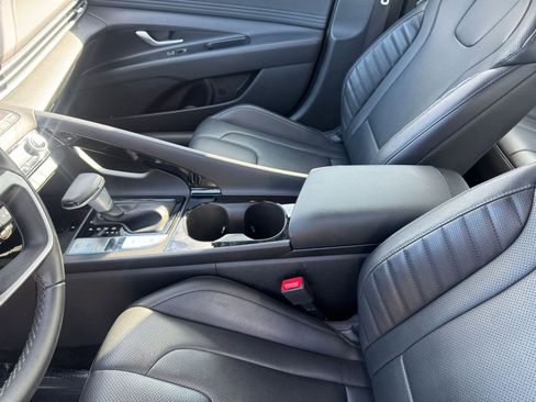 Used 2025 Hyundai Elantra Limited image 43