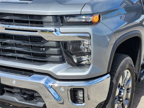 Certified 2025 Chevrolet Silverado 3500 LT w/ Texas Edition image 9