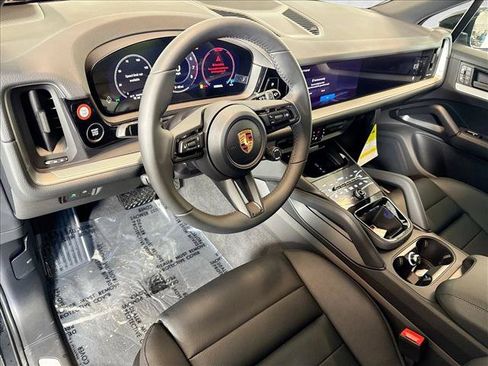 Used 2026 Porsche Cayenne AWD/4WD image 4
