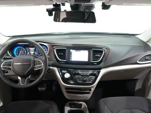 Used 2023 Chrysler Voyager LX FWD image 14