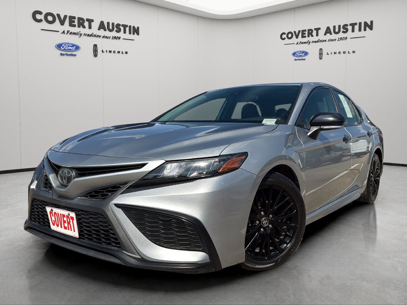 Used 2022 Toyota Camry SE w/ Carpet Mat Package (TMS) FWD image 1