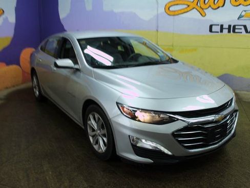 Used 2021 Chevrolet Malibu LT image 2