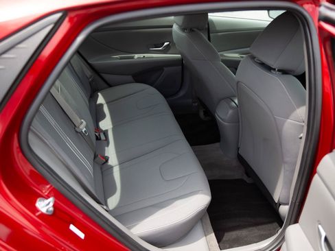 Used 2023 Hyundai Elantra SEL FWD image 23