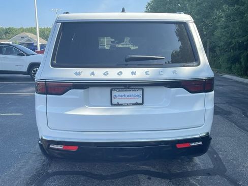 Used 2025 Jeep Wagoneer Series II AWD/4WD image 32