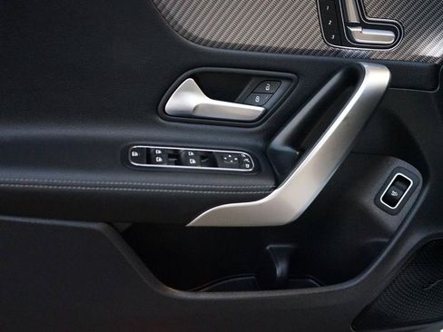Used 2025 Mercedes-Benz CLA 250 w/ Exclusive Package image 9
