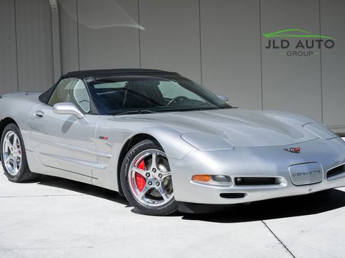 Used 2004 Chevrolet Corvette Convertible w/ Preferred Equipment Group RWD image 2