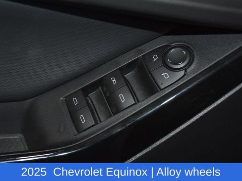 Used 2025 Chevrolet Equinox LT FWD image 22