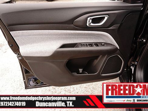 New 2026 Jeep Compass Latitude image 39