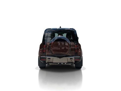 Certified 2025 Land Rover Defender 130 X-Dynamic SE AWD/4WD image 7