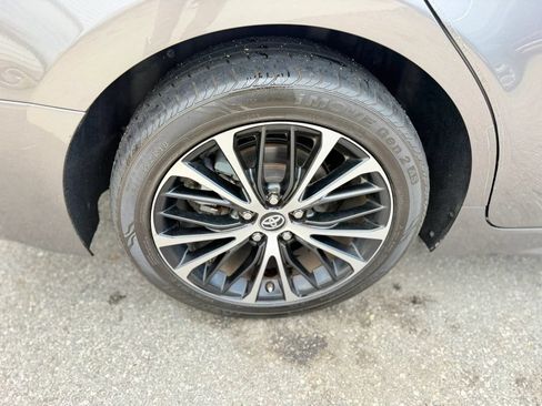 Used 2019 Toyota Camry SE FWD image 8