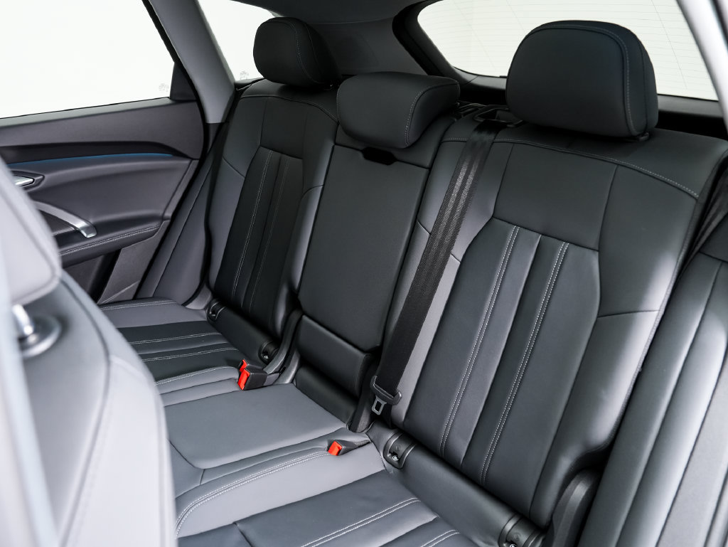 Used 2025 Audi Q5 Premium AWD/4WD image 23
