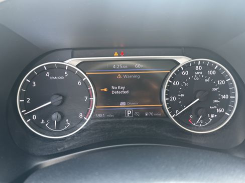 Used 2024 Nissan Sentra SR w/ SR Premium Package image 26