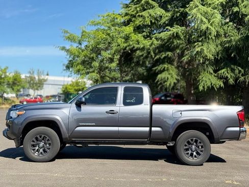 Used 2021 Toyota Tacoma SR5 w/ SR5 Appearance Package (SM) AWD/4WD image 2