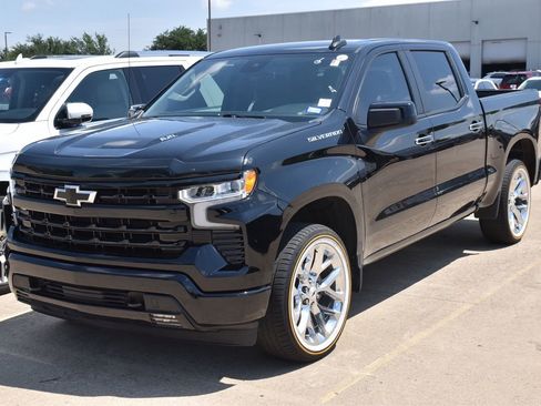 Used 2025 Chevrolet Silverado 1500 RST w/ Convenience Package II AWD/4WD image 2