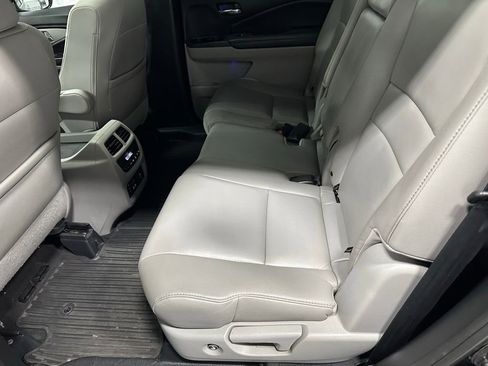 Used 2018 Honda Pilot Touring image 43