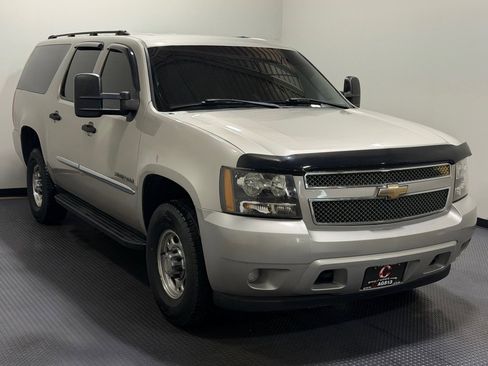Used 2007 Chevrolet Suburban 2500 w/ Skid Plate Package AWD/4WD image 4