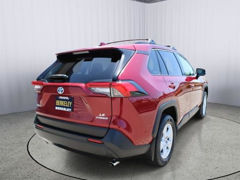Used 2020 Toyota RAV4 LE w/ All Weather Liner Package AWD/4WD image 8