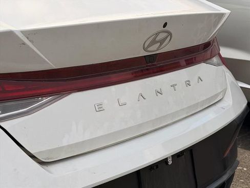 Used 2024 Hyundai Elantra SEL w/ Convenience Package FWD image 19