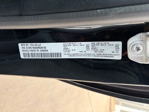 Used 2025 Chrysler Pacifica Select image 28