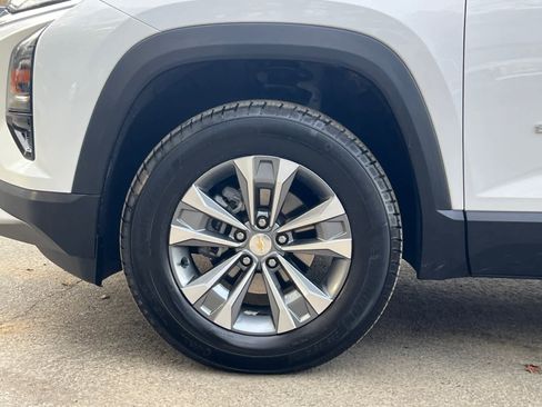 Certified 2025 Chevrolet Equinox LT w/ Safety and Technology Package image 11